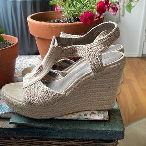 Cute tan wedges 8.5